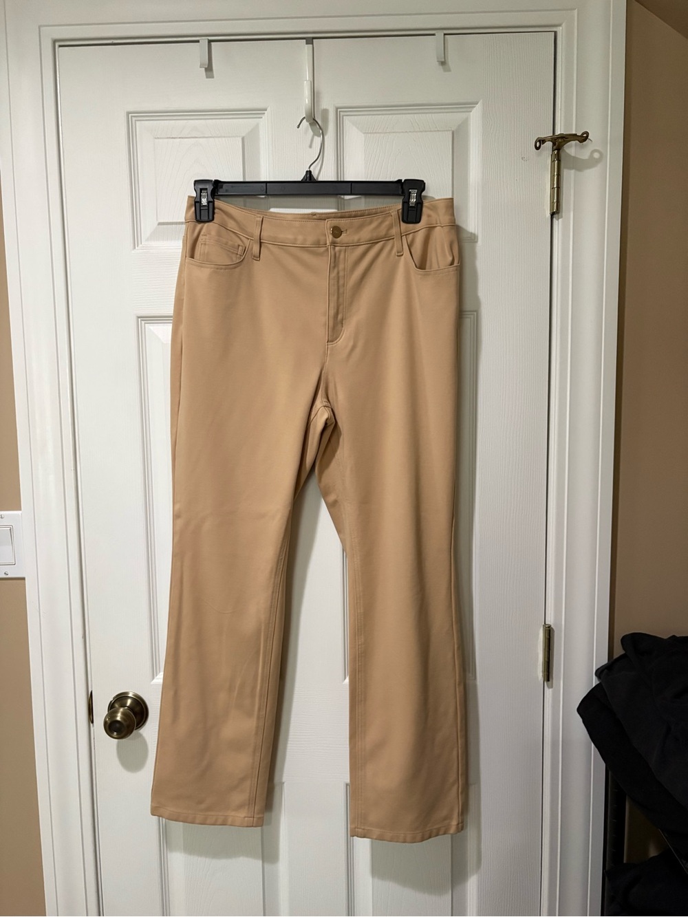Jones New York Straight Leg Jeans in Beige/Tan